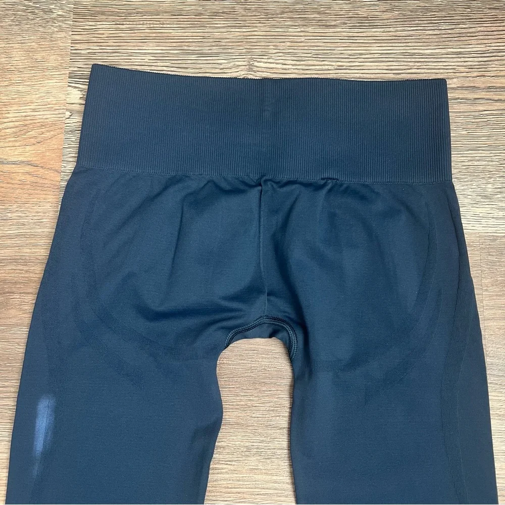 Gymshark Everyday Seamless Navy Leggings - Picture 7 of 9